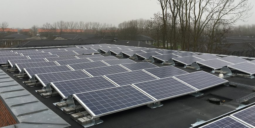 fourLINK - Solar panels on a rooftop